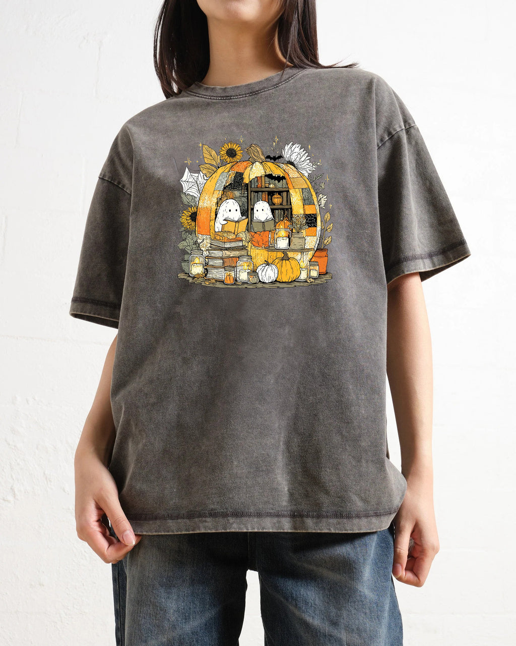Reading Ghost in Pumpkin Bookshelf Washed T-Shirt